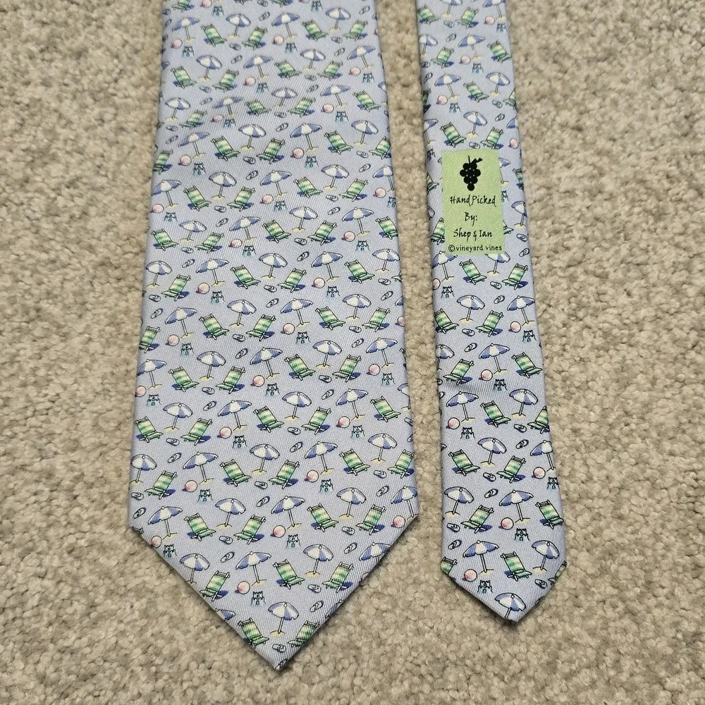 Vineyard Vines Men's Silk Tie Day at the Beach Blue XL Beach Umbrella & Chair‎